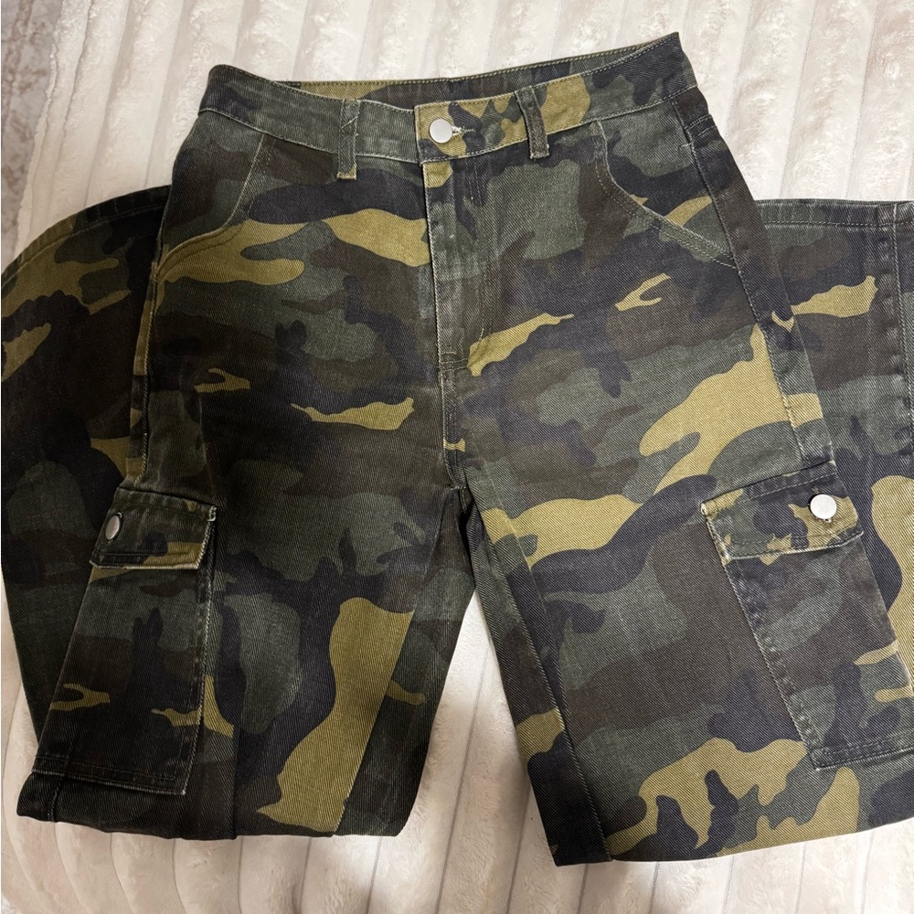 SHEIN Green Camouflage Pants